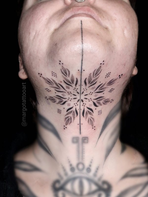 Tatouage mandala dotwork réalisé par Margot Tattoo Art