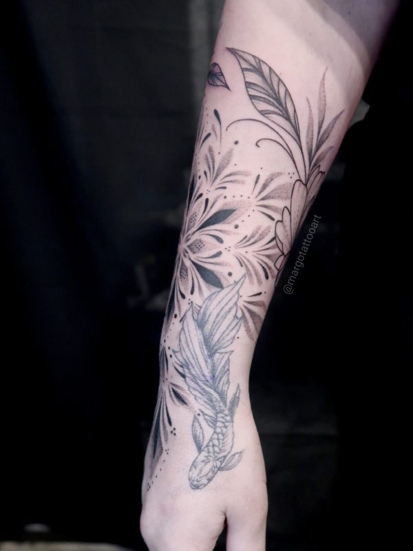 Tatouage ornemental et floral réalisé par Margot Tattoo Art